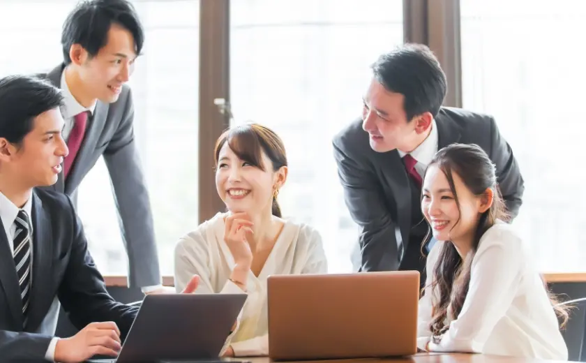 意見を出し合うイメージ画像